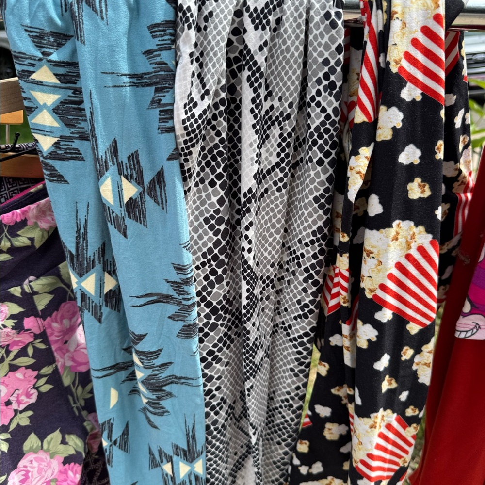 Colorful Patterned Leggings Collection - Picture 2 of 6